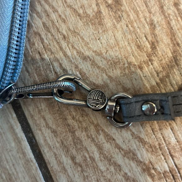 Sakroots Gray Olympic Smartphone Crossbody Purse Wristlet Wallet Art For A Cause - Picture 5 of 6